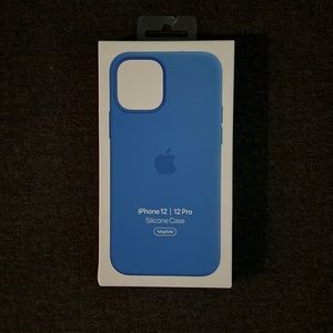 Apple iPhone 12/ pro silicon case mag safe